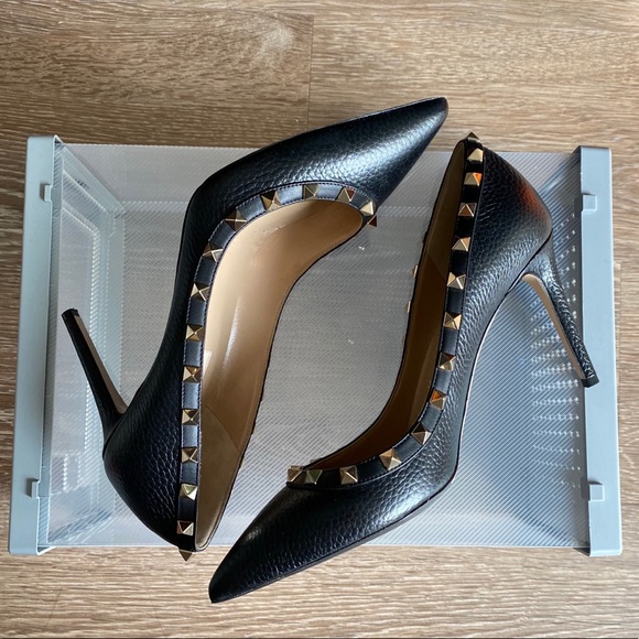 Valentino Classic Rockstuds Black Pumps - Picture 2 of 8